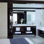 מלון Barriere Le Majestic 5*