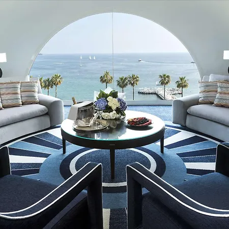 호텔 Barriere Le Majestic 5*