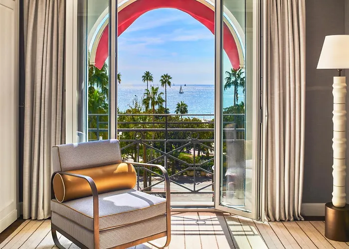 Otel Barriere Le Majestic 5*