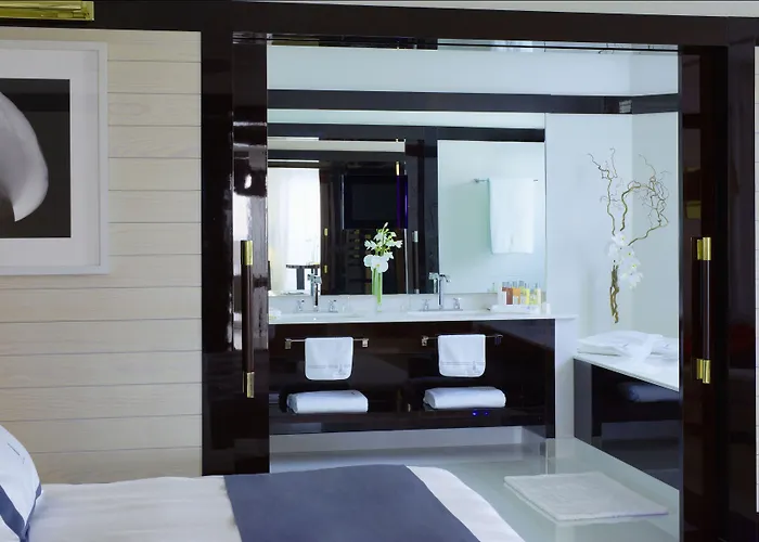 호텔 Barriere Le Majestic 5*
