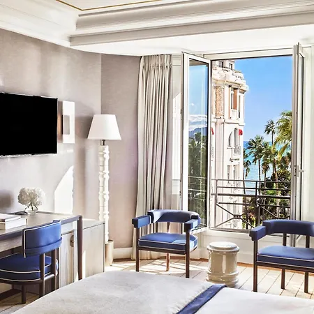 호텔 Barriere Le Majestic 5*