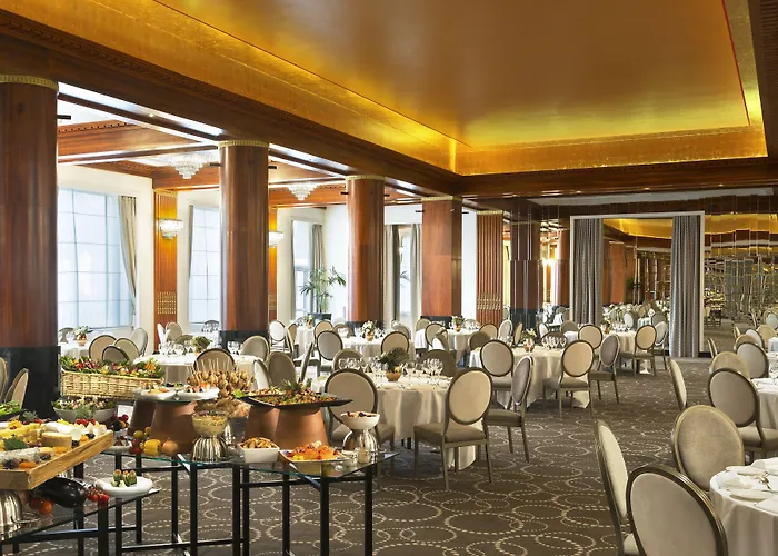 Отель Barriere Le Majestic Канны